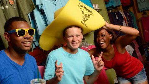 friends shopping at six flags