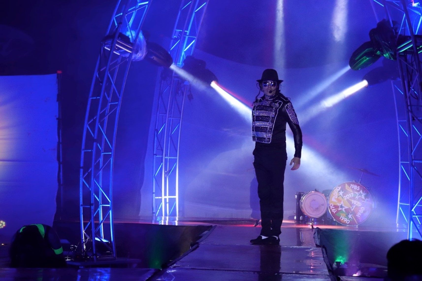Skeleton man performing at El Terror.