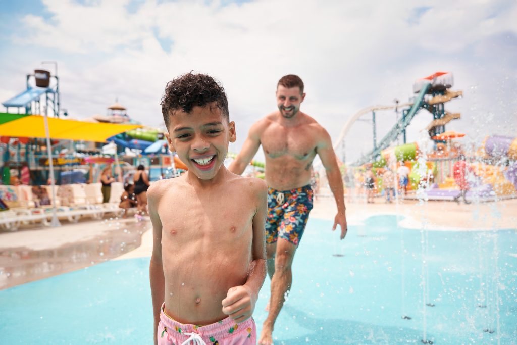 Hurricane Harbor Splash Island splash pad