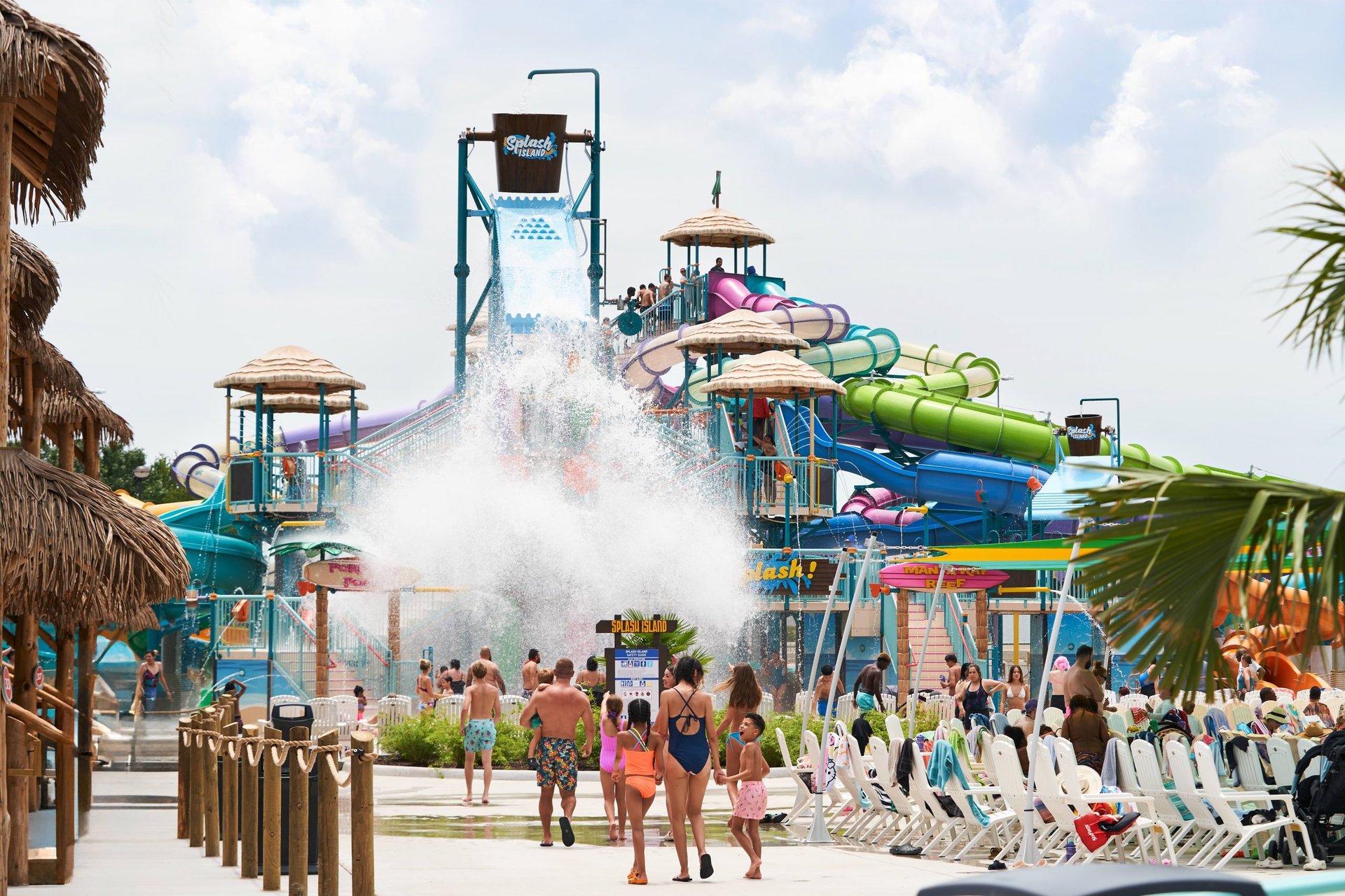 Hurricane Harbor Splash Island wide shot (1)