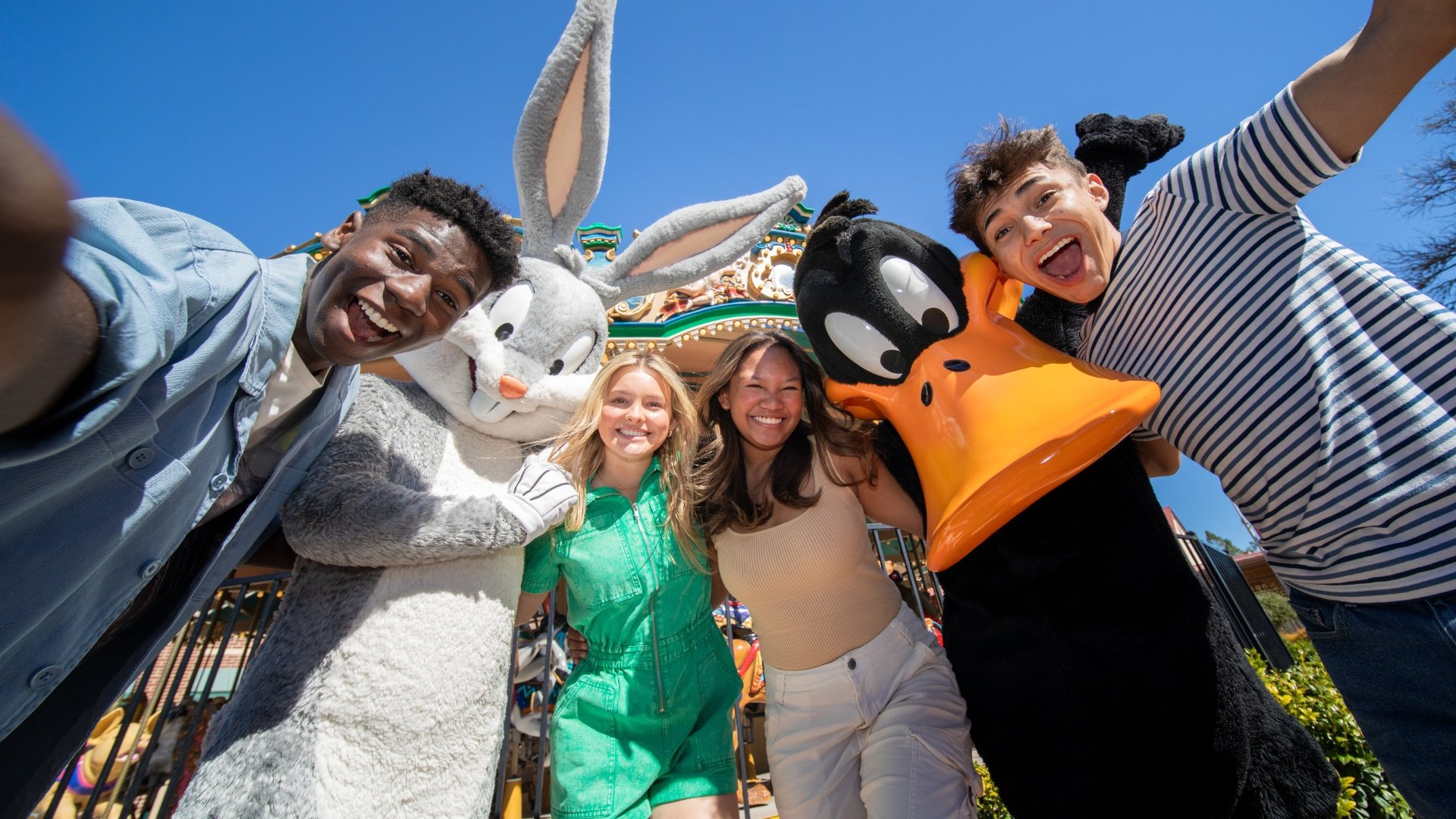 Looney Tunes Meet & Greets - Six Flags Fiesta Texas