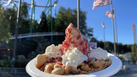sfmm-strawberry-shortcake-funnel-cake